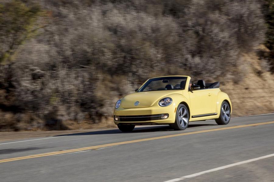  Volkswagen Beetle Cabriolet 2012 года  (фото 37 из 107)
